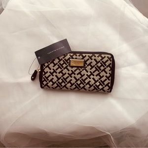 Tommy Hilfiger Wallet - NEW WITH TAG